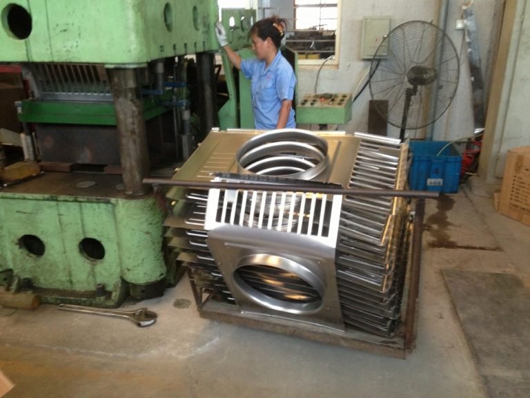 tuangan penutup unit luar