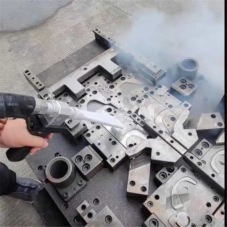 Limpieza de superficies de moldes